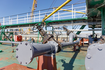 Pipeline for discharging liquid cargo from oil chemical tanker