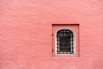 Fototapeta na wymiar window with bars in a brick wall
