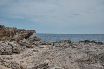 cliffs by the sea and skyline in the middle of the picture