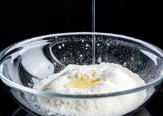 Pour the flour in a transparent bowl for making dough, freezing