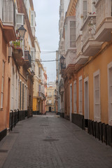calle de centro de la ciudad de Cádiz, Andalucía	