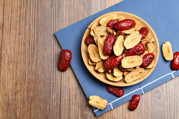 Red jujube slices in wooden plate