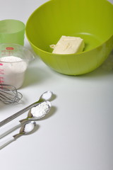 Ingredients and tools for making marshmallow sandwiches lie on the table.