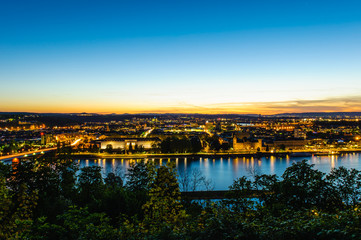 Koblenz am Rhein bei Sonnenuntergang aus der Vogelperspektive