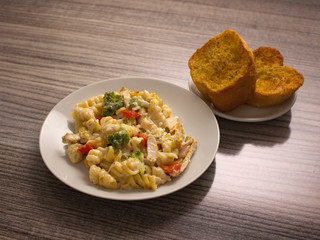 Pasta Primavera with Chicken Slices in White Sauce and a side of Toasted Garlic Bread 