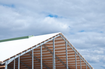 Fototapeta na wymiar The roof of the large shed is insulated with insulation panels. Modern construction with the use of modern materials.