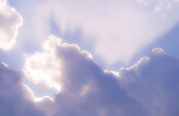Fototapeta na wymiar 雲の隙間から光が差し込むイメージ