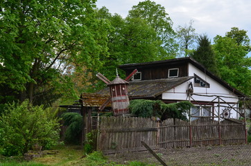 dom, stary, wieś, drewniane, obszarów wiejskich, drewna, krajobraz, stodoła, architektura, kraj, charakter, budowa, zieleń, drzew, farma, gras, chata, opuszczony, dom, bory, lato, bungalow, dach, drze © Szymon