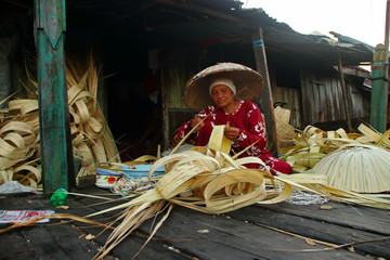 craftsmen when making Caping called Tanggui traditional Banjar hat, which is made of nipah leaves and is commonly used to avoid the sun and rain, Banjarmasin / South Kalimantan, May 8, 2019
