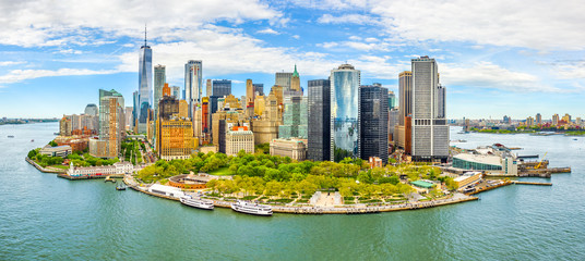 Aerial panorama of Downtown New York skyline viewed from above Upper Bay - obrazy, fototapety, plakaty