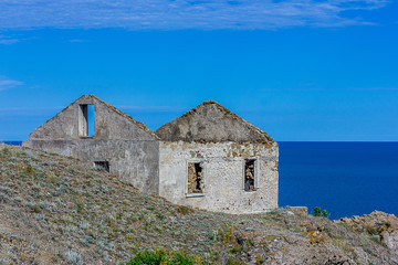 Fototapeta na wymiar abandoned house by the sea (symmetry, bright colors)