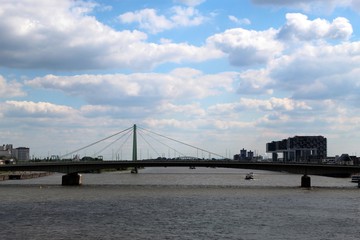 Skyline Köln  und Rheinauhafen