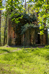 Fototapeta na wymiar Ruined chapel in the English Castle Park