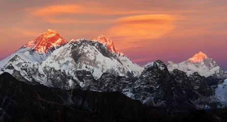 Papier Peint photo autocollant Makalu Vue du coucher du soleil sur le mont Everest, le Lhotse et le Makalu