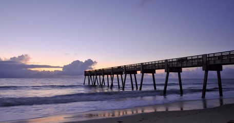 Fototapeta na wymiar The Vero Beach Pier in Florida