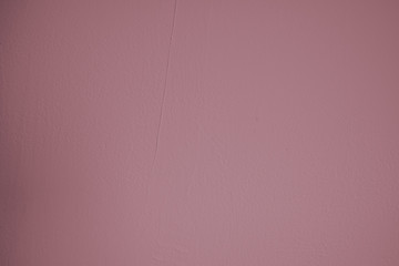 Pastell Lila Wand im Industrial Design als Hintergrund und Kunst Gestaltung. Verputzte Betonwandwand mit rauen Strukturen und Pastelfarbenen verläufen. Hintergrund und Tapetenmuster.