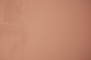 Pastell Bronze Betonwand mit verputzten Strukturen und leichten verschmutzungen im Industrial Design. Pastellfarbene Steinwand als Hintergrund und Gestalterisches Element für kunstvolle Kollagen.
