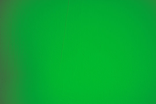 Leuchtend gr&uuml;ner Hintergrund, Steinwand in knalligem gr&uuml;n und leichtem Farbton Verlauf.