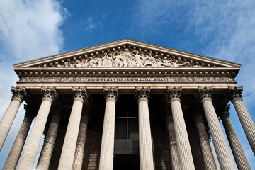 Fachada principal de la Madelaine en París