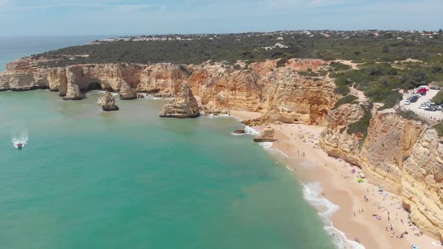 Vista da Praia da Marinha em Lagoa Algarve Portugal