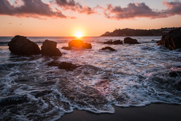 Magnifique couché de soleil sur la plage de Zicatela, Puerto Escondido, Oaxaca, Mexique