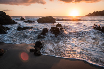 Magnifique couché de soleil sur la plage de Zicatela, Puerto Escondido, Oaxaca, Mexique