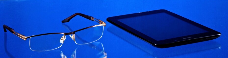 Smartphone Communicator for business, entertainment, glasses with diopters for reading –...