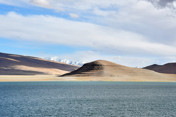 Fototapeta na wymiar China, Tibet. Holy lake Chovo Co (4765 m) in summer day