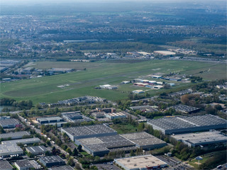 l'aérodrome de Lognes à l'est de Paris vu d'hélicoptère