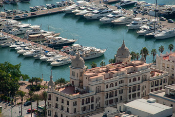 Blick auf den Yachthafen von Alicante, Spanien
