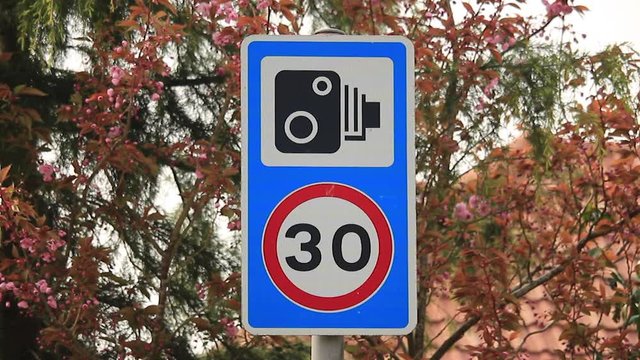 Sign warning about the speed camera