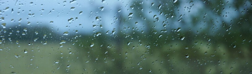 Gouttes d'eaux sur vitre