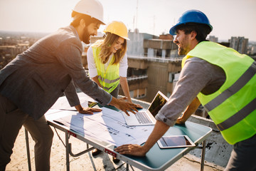 Architects, business manager and engineer meeting project at building site - obrazy, fototapety, plakaty