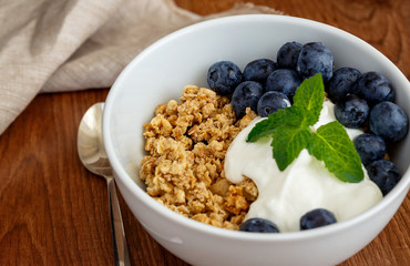Granola with yogurt and blueberries