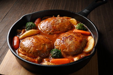 煮込みハンバーグ