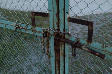 壊れたフェンス