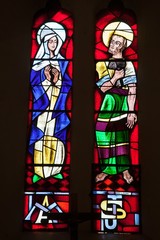 Vitrail représentant Marie et Joseph dans l'église de Laguiole