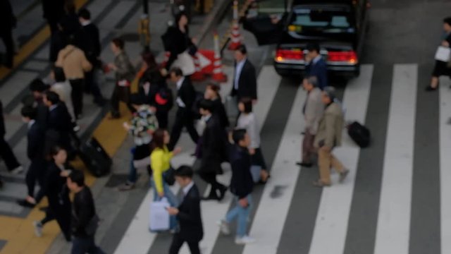 歩く人々