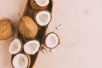Obraz na płótnie Canvas Fresh coconuts with coconut halves