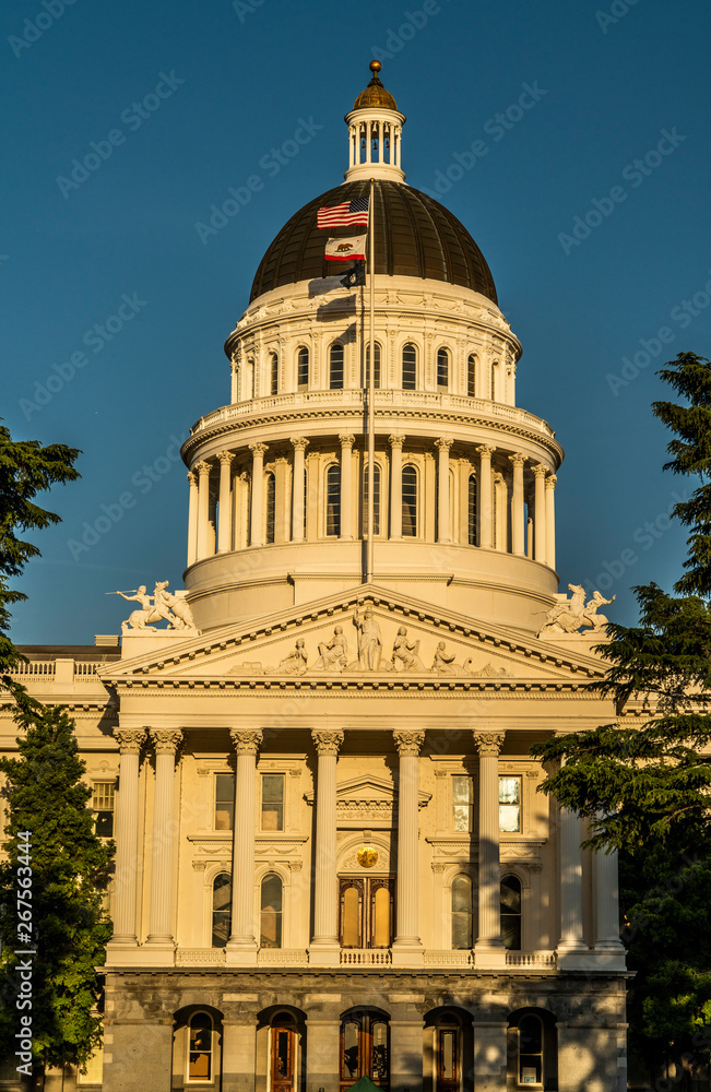 Wall mural California State Capitol Building in Late Light