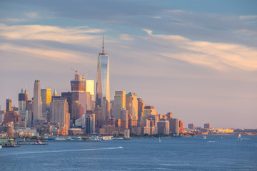 Fototapeta premium New York City midtown Manhattan sunset skyline panorama view over Hudson River
