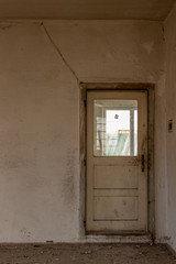 Fototapeta na wymiar old door in building