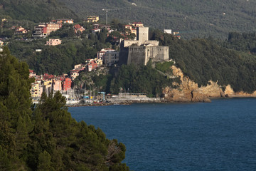 Fototapeta premium The town of Lerici and its castle overlooking the sea of Liguria