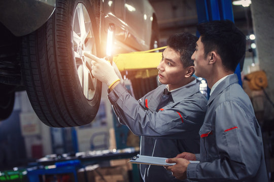 Professional auto repair personnel