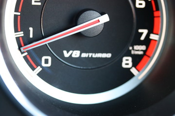 Naklejka premium Obrotomierz V8 Biturbo
