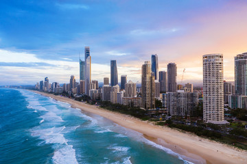 Obraz premium Sunset over Surfers Paradise on the Gold Coast