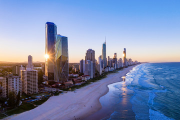 Sunset over the city of Gold Coast looking from the south - obrazy, fototapety, plakaty