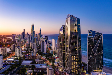 Sunset view of Surfers Paradise on the Gold Coast looking from the south - obrazy, fototapety, plakaty