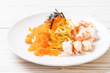 spaghetti creamy with shrimps and shrimp eggs