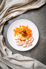 spaghetti creamy with shrimps and shrimp eggs